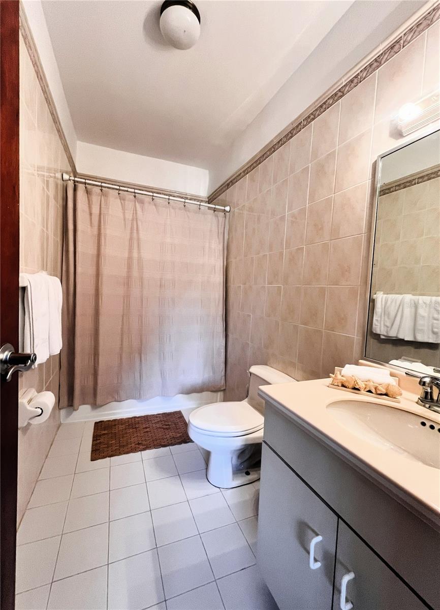 Principal E1 LAKESIDE VILLAS