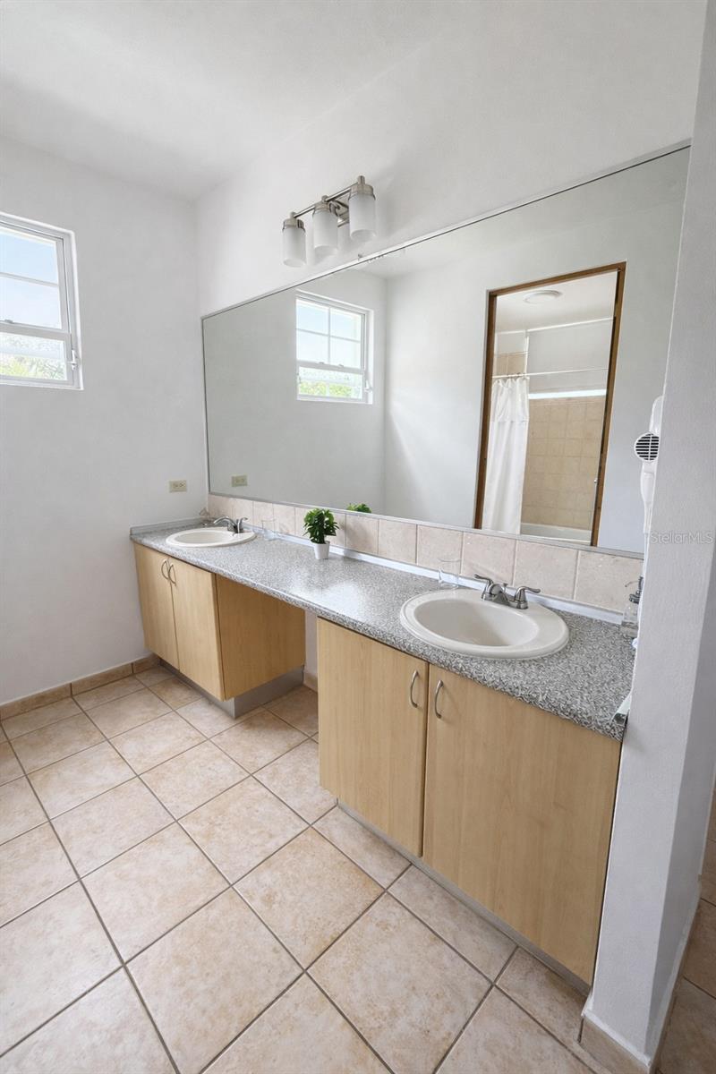 COSTA REAL, Calle #7, Unidad B 201