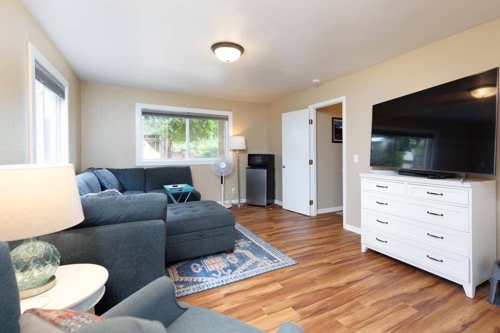 1207 Hoffman AVE