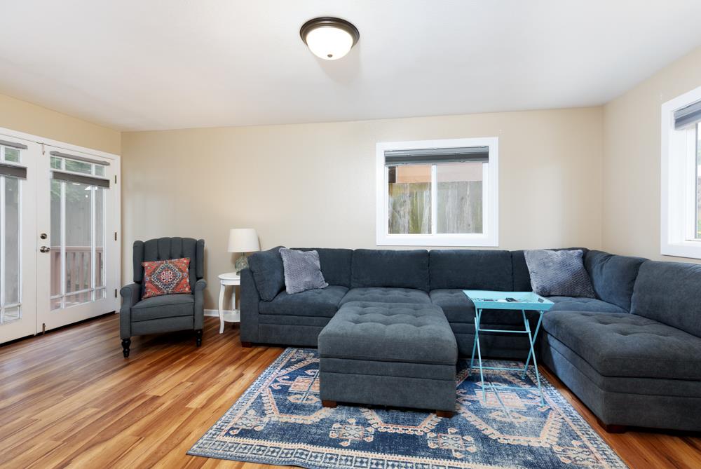 1207 Hoffman AVE