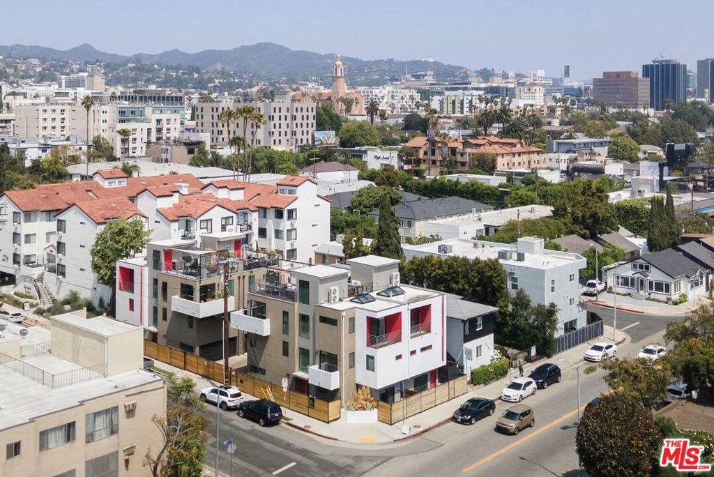 6871 Fountain Avenue