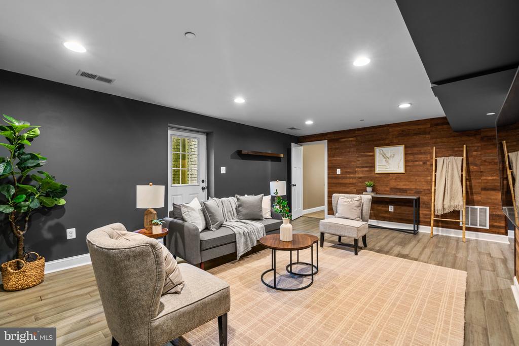 1697 WELLS STREET
