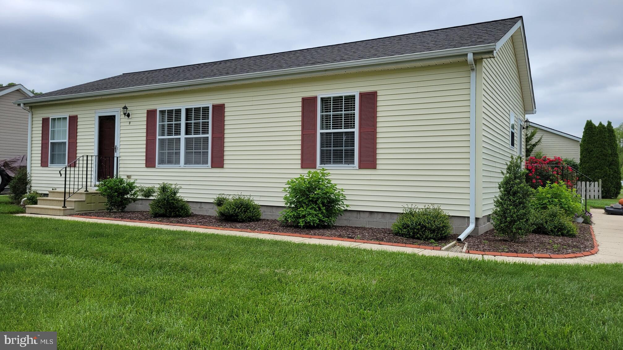 8 OAKVIEW COURT