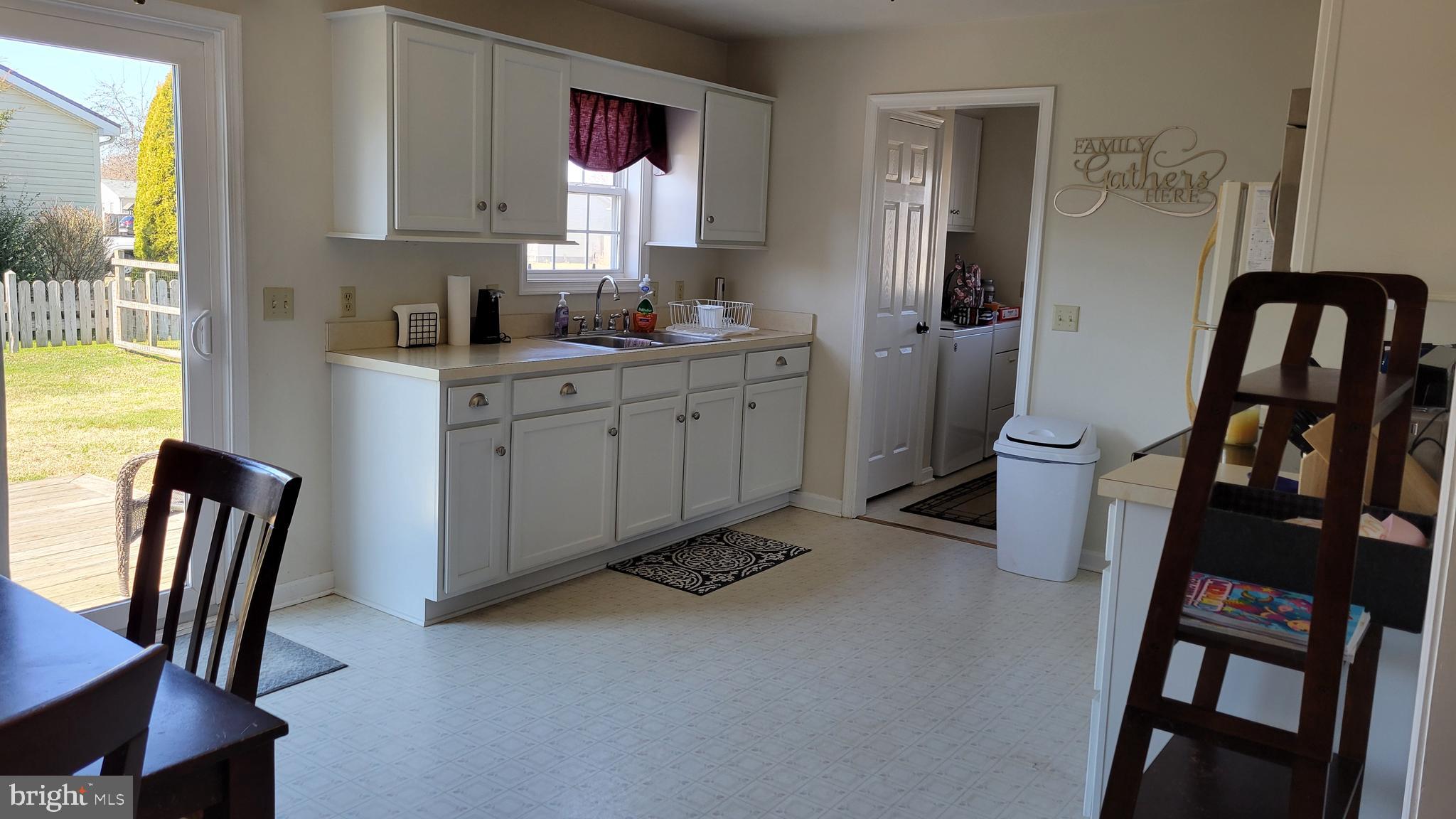 8 OAKVIEW COURT