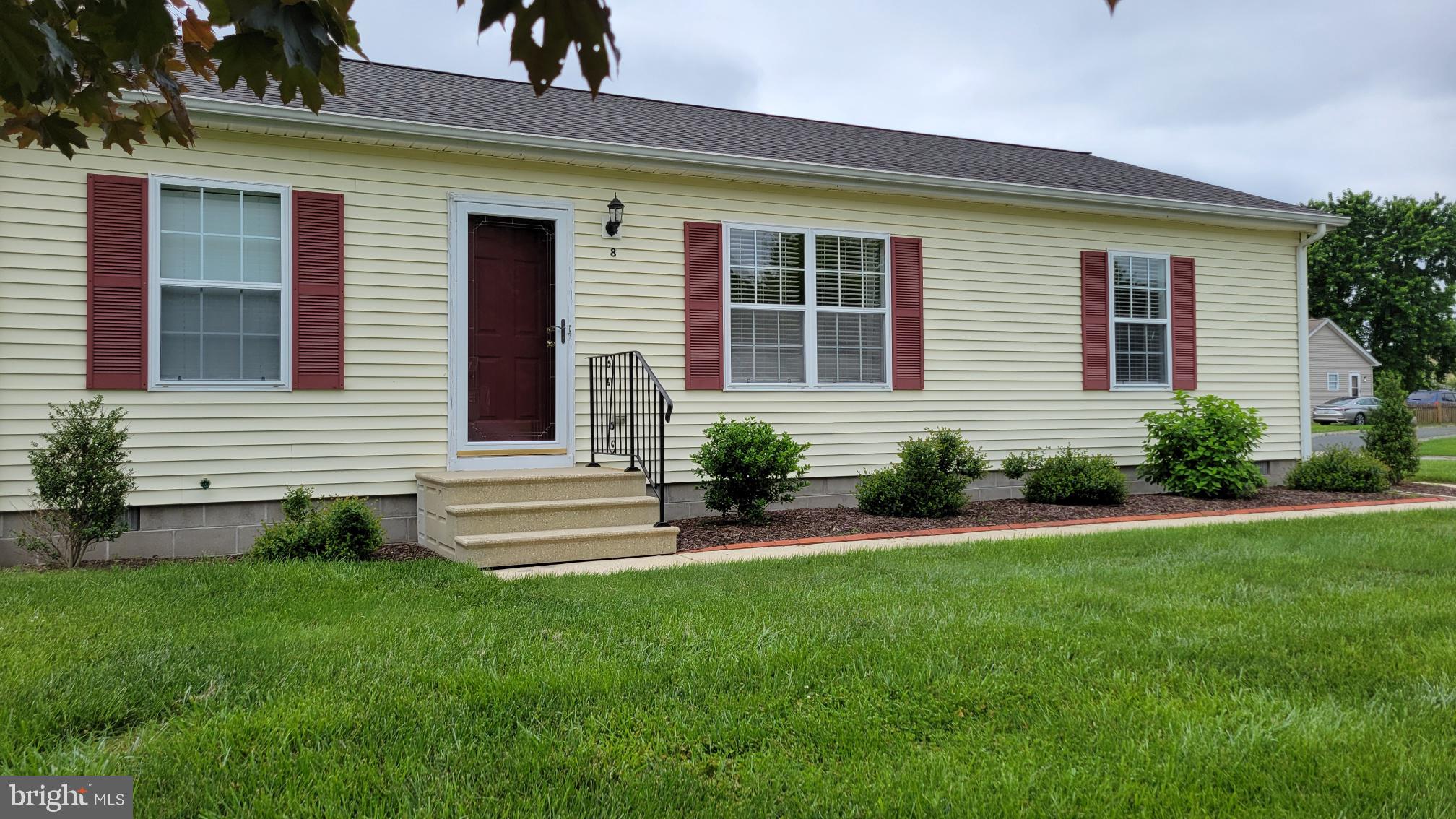8 OAKVIEW COURT