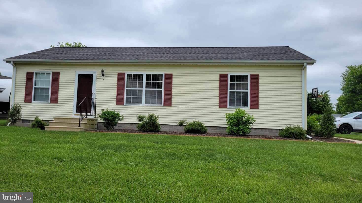 8 OAKVIEW COURT