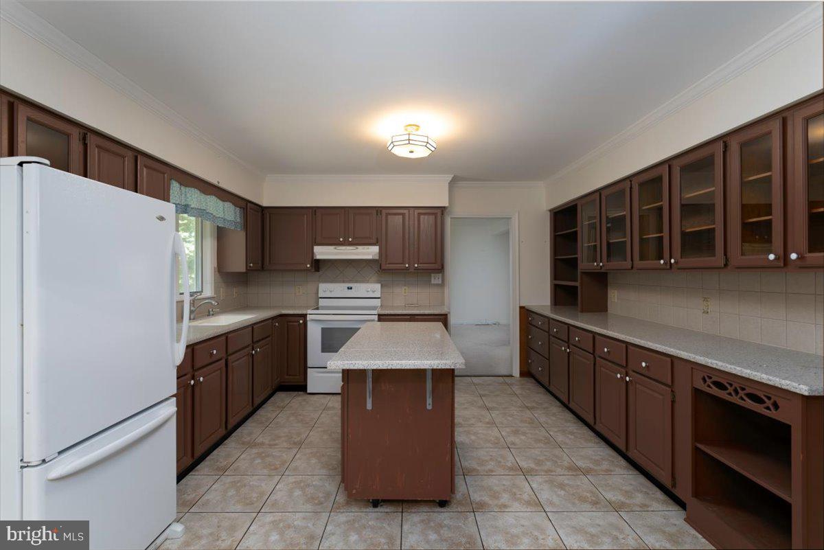2746 OWENS DRIVE
