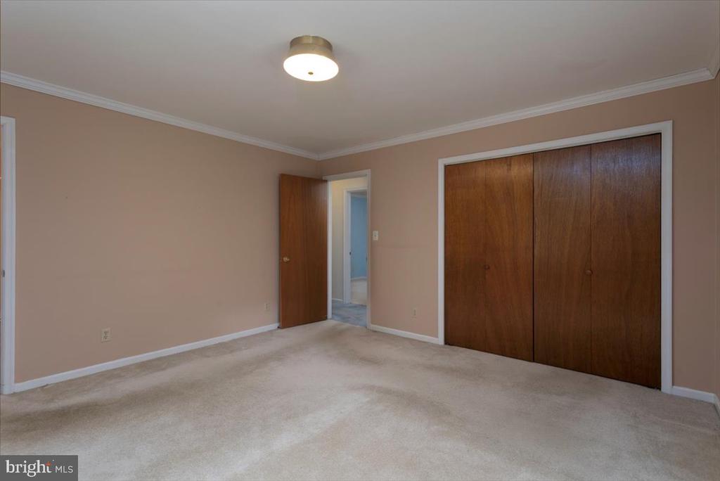 2746 OWENS DRIVE