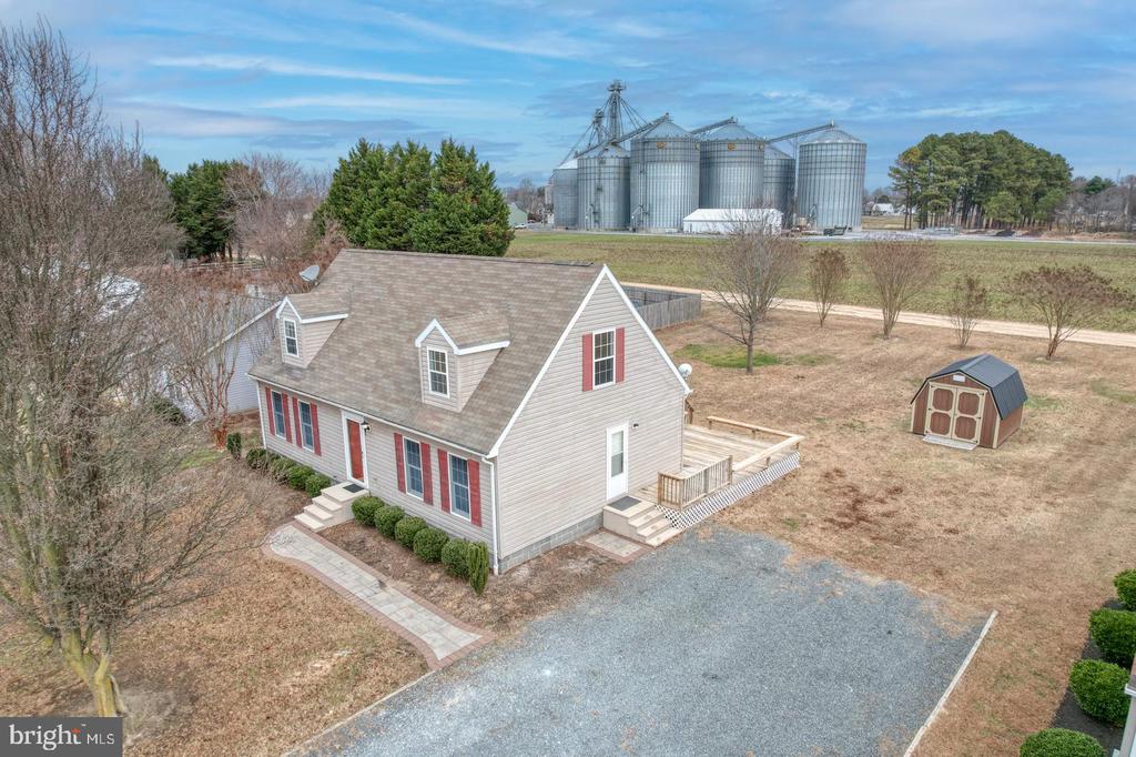 215 APPLE LANE