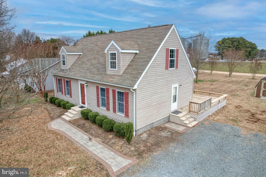 215 APPLE LANE