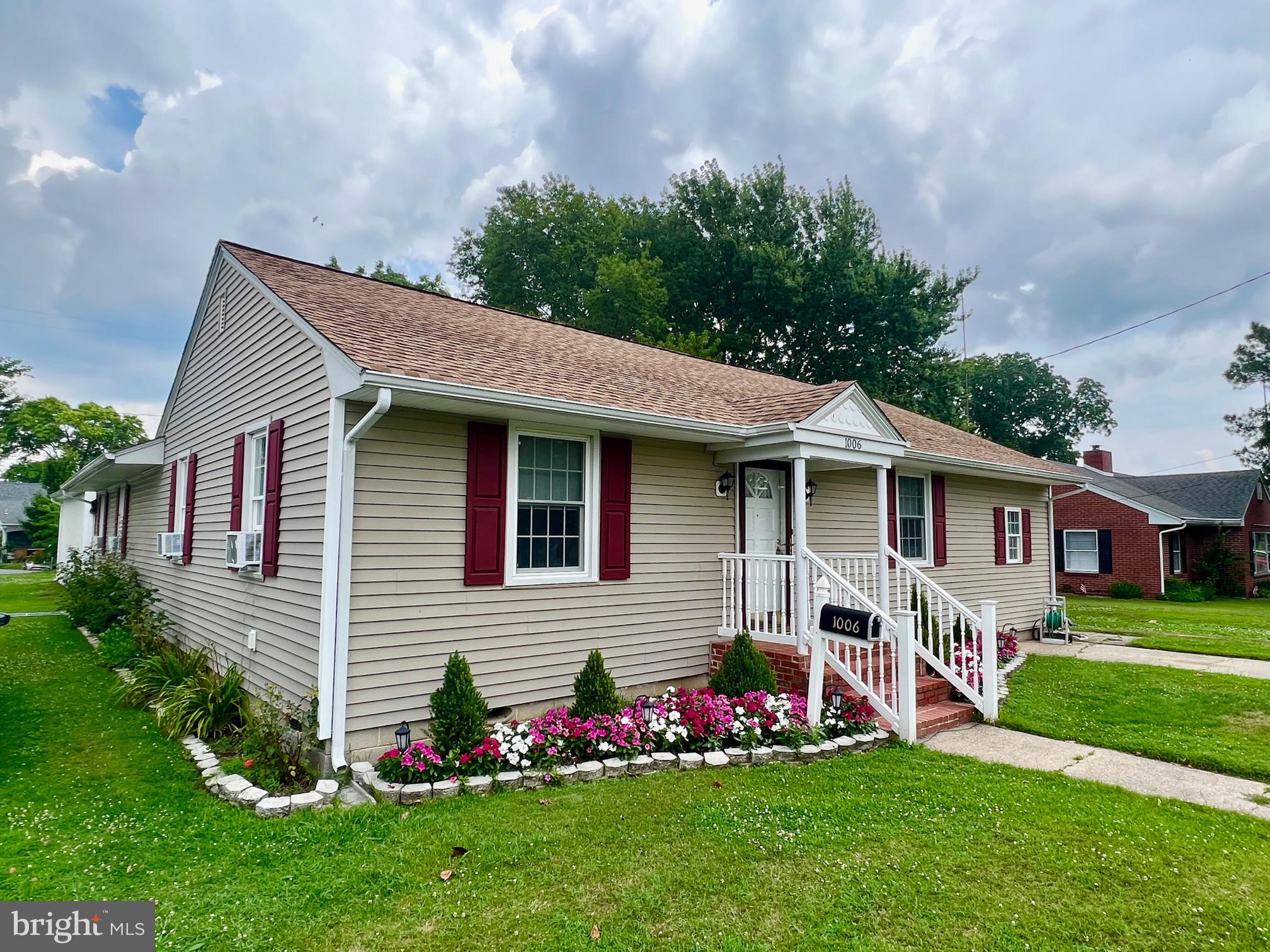 1006 WILLOWMERE LANE