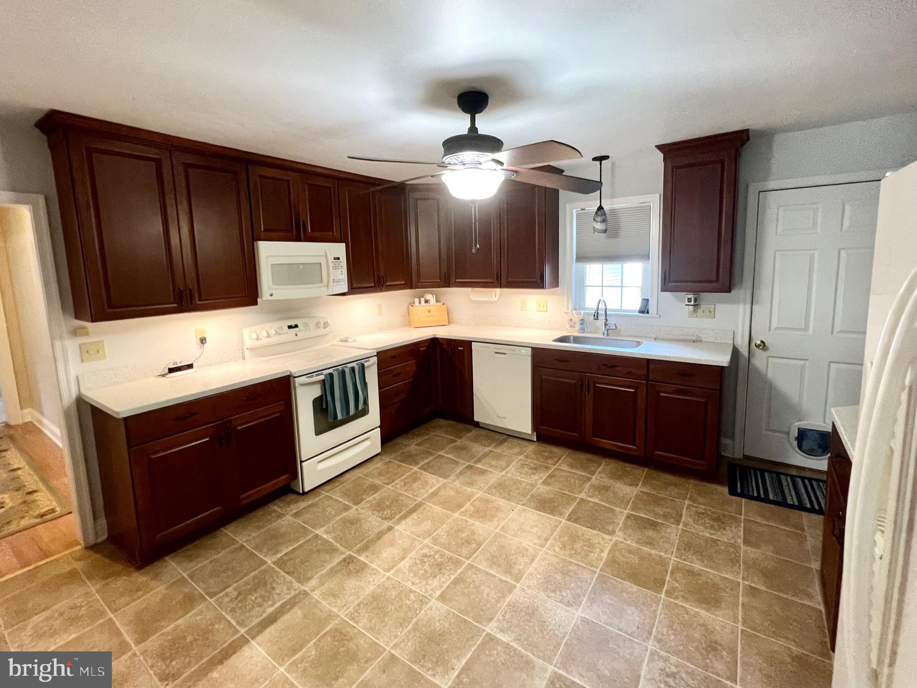 1006 WILLOWMERE LANE