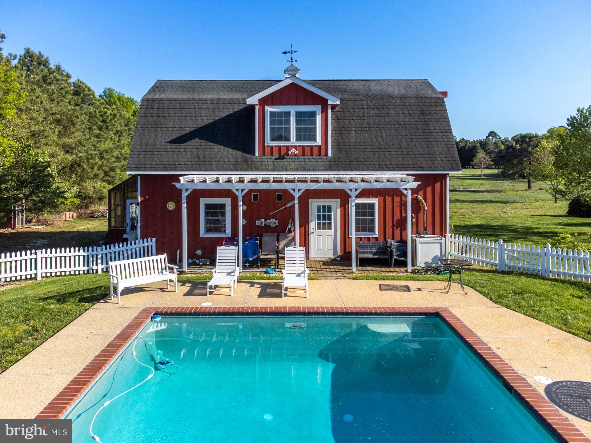 1136 HUDSON ROAD