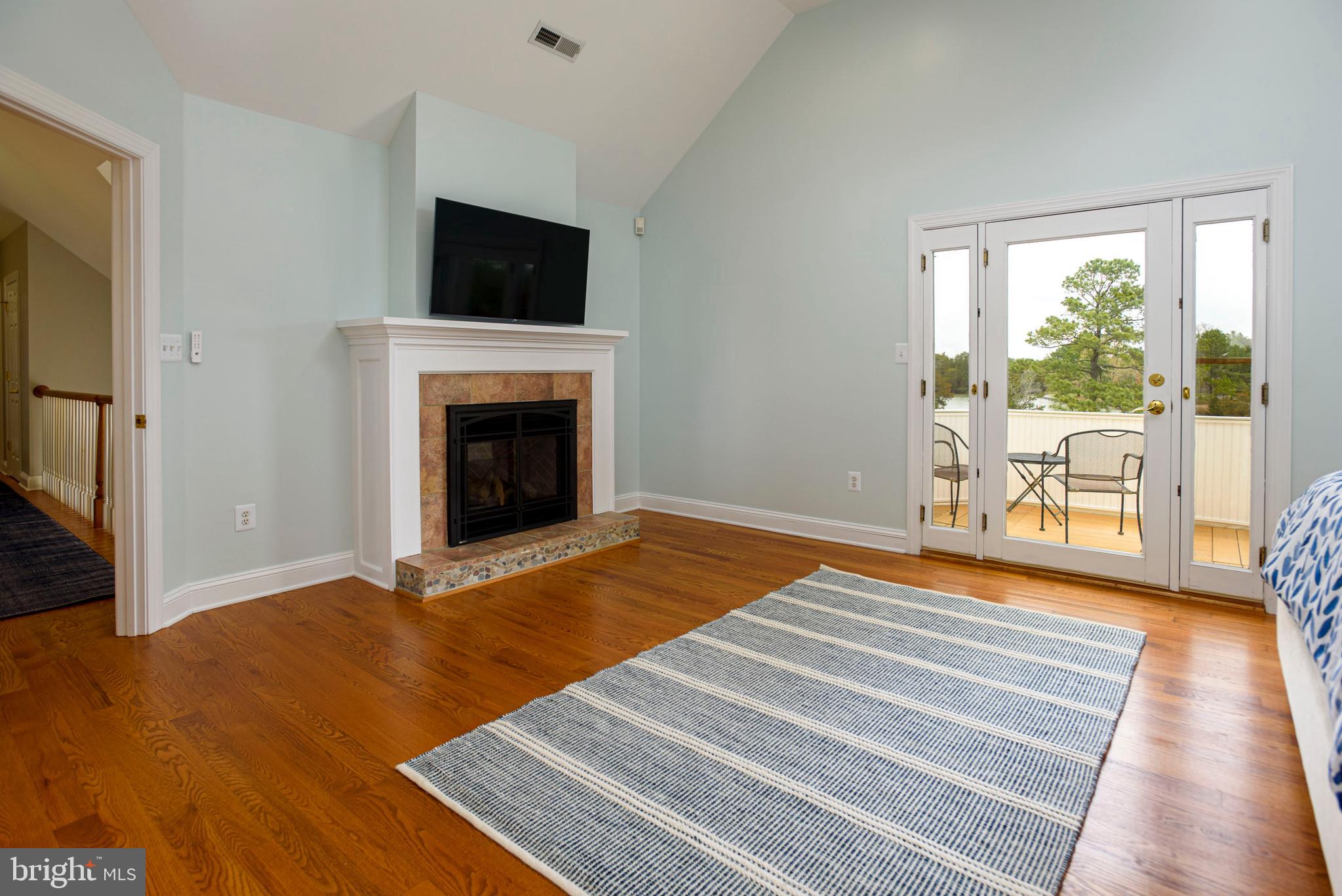 1136 HUDSON ROAD