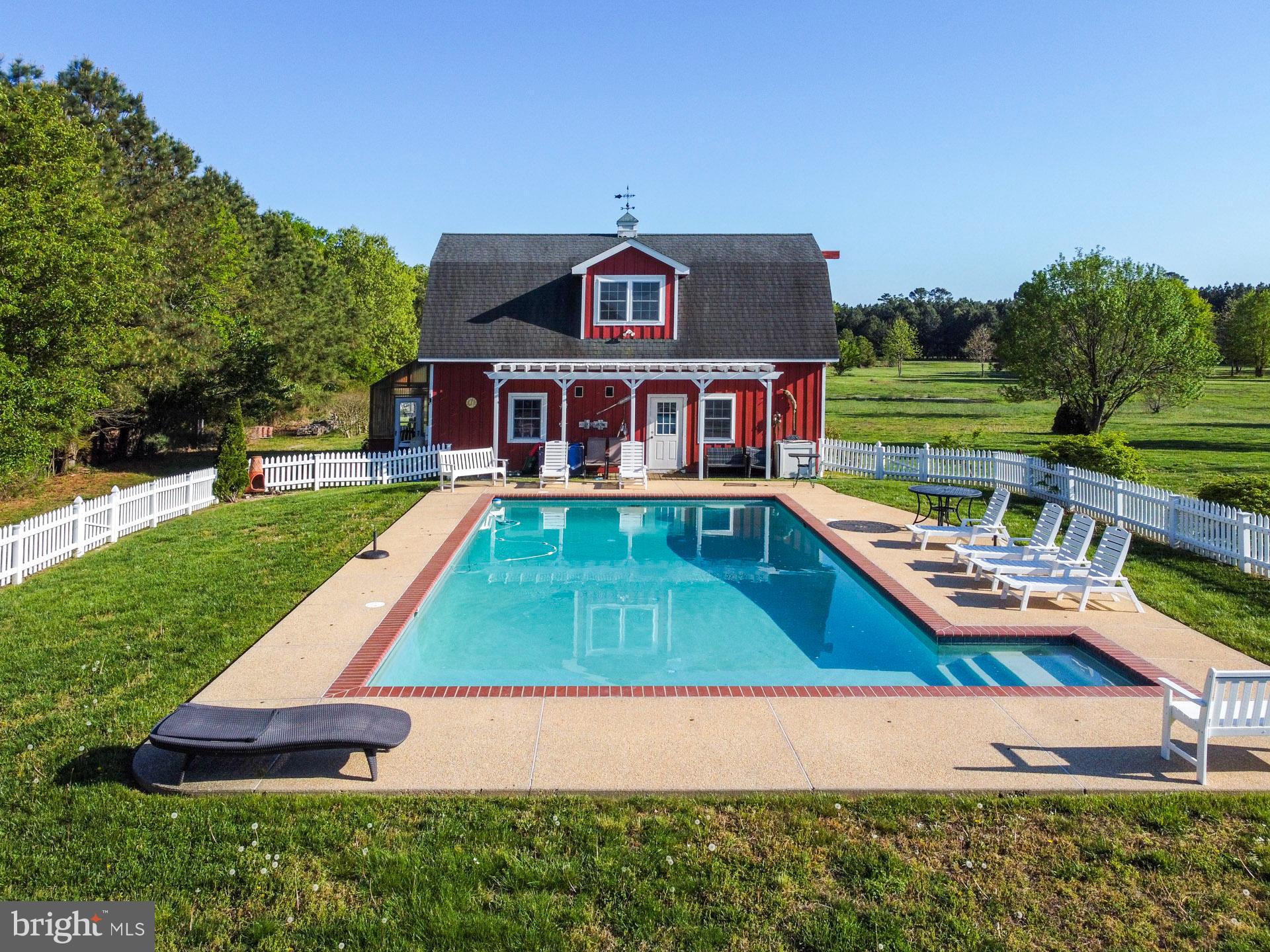 1136 HUDSON ROAD