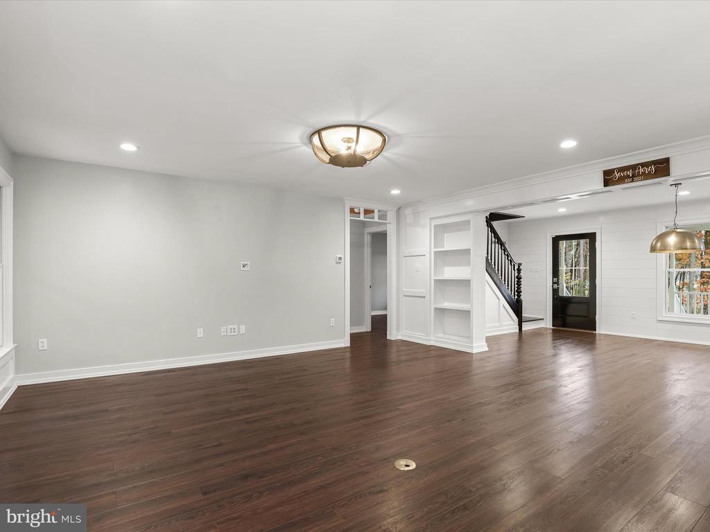 5907 HEATHER LANE