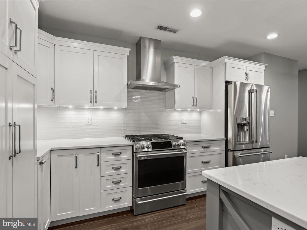 5907 HEATHER LANE