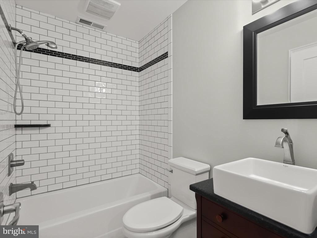 5907 HEATHER LANE