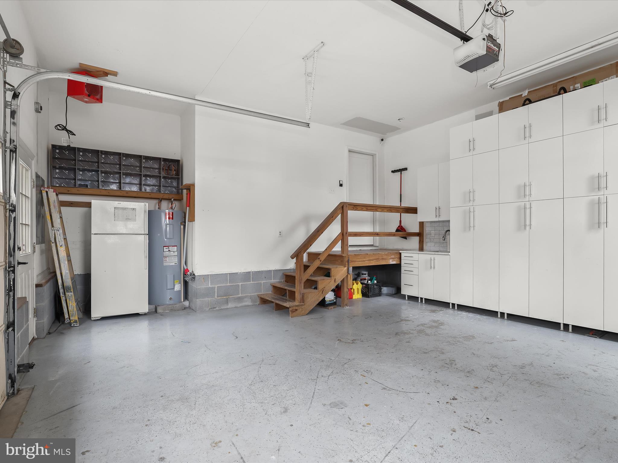 5907 HEATHER LANE