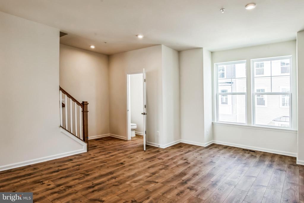 307 RIVERSIDE LANE