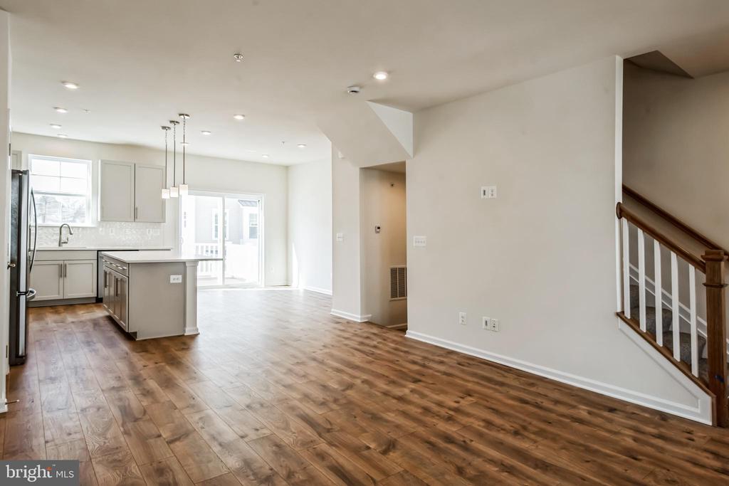 307 RIVERSIDE LANE