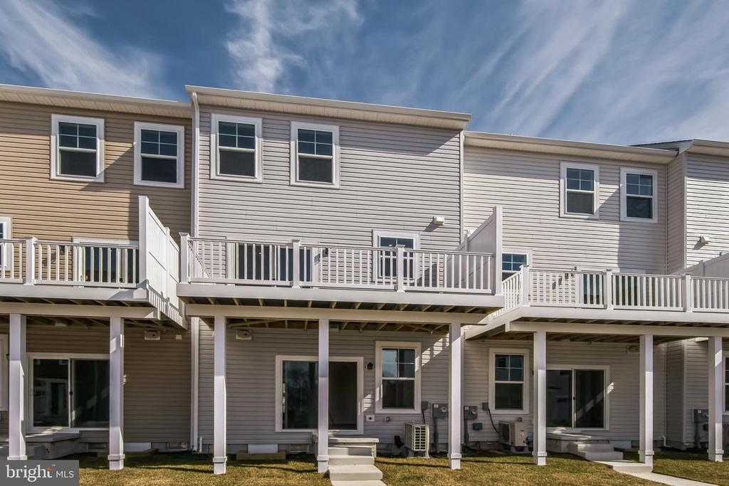307 RIVERSIDE LANE