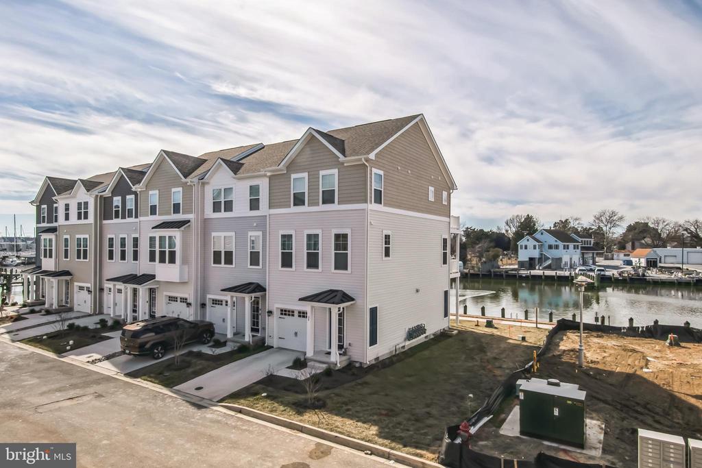 307 RIVERSIDE LANE
