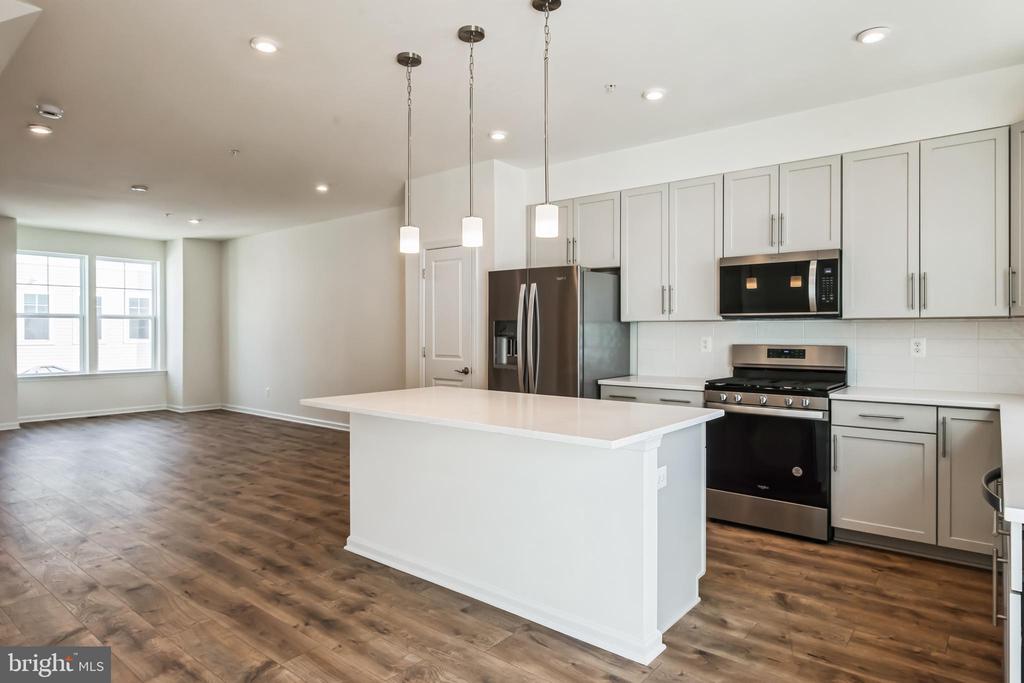 307 RIVERSIDE LANE