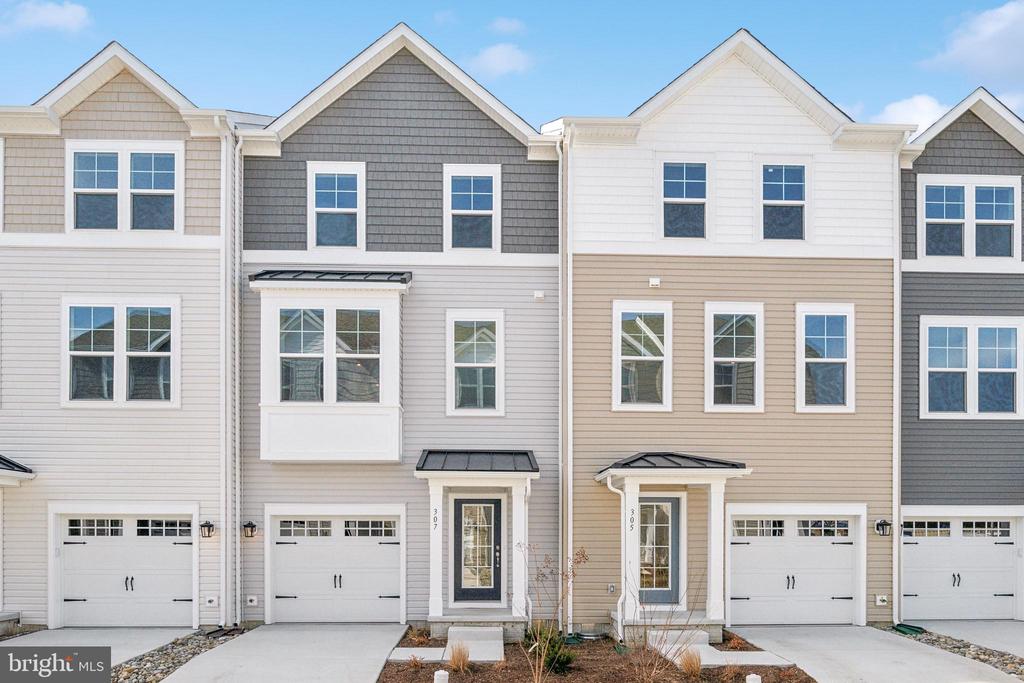307 RIVERSIDE LANE