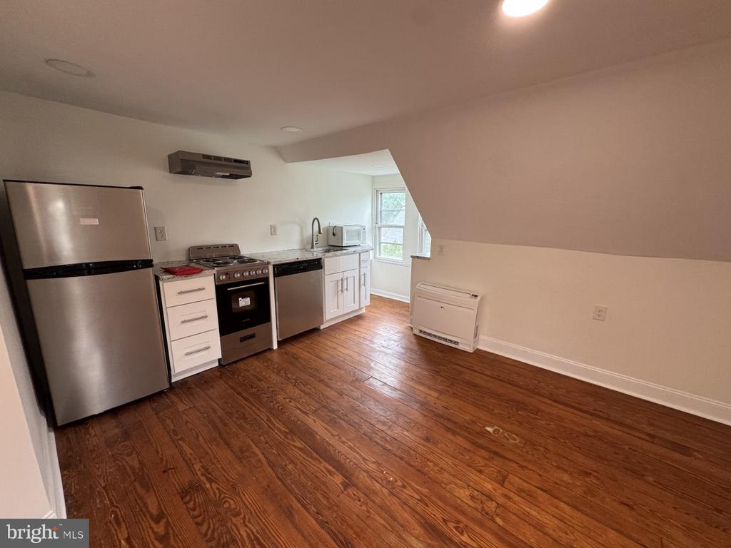 205 OAKLEY STREET 3