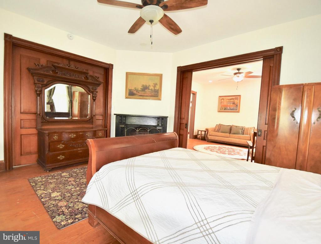 205 OAKLEY STREET 1
