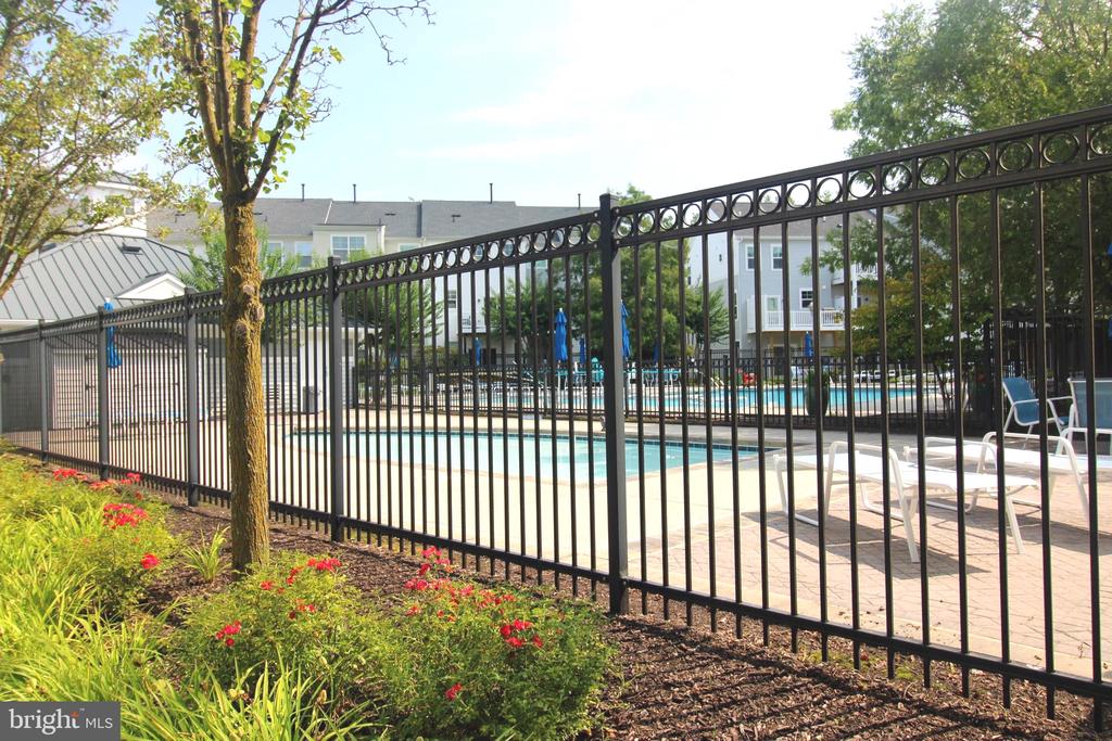 413 WATERFIELD COURT