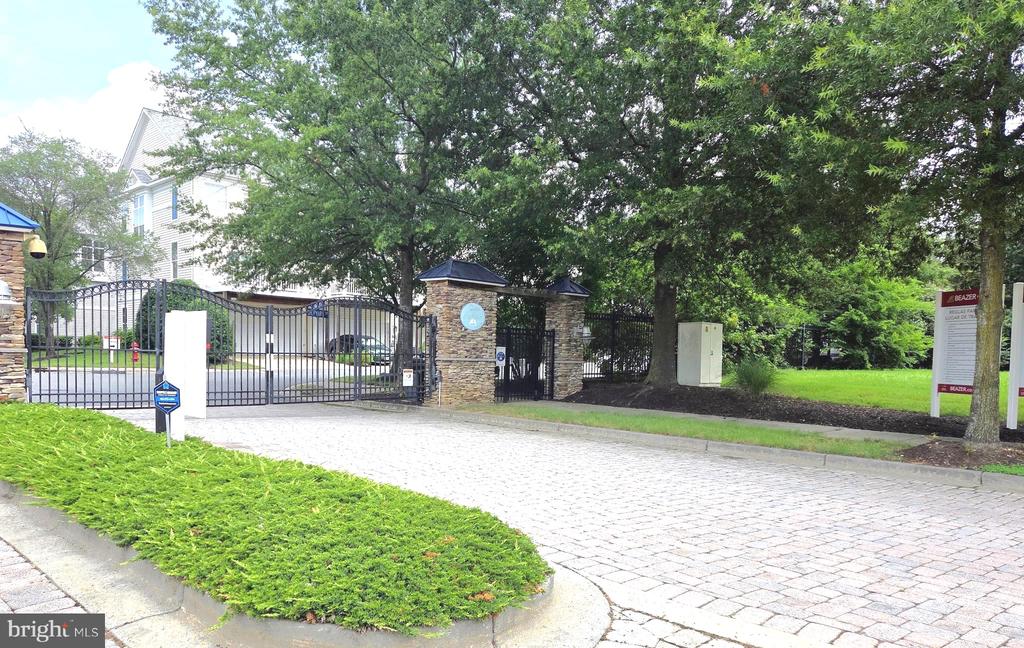 413 WATERFIELD COURT