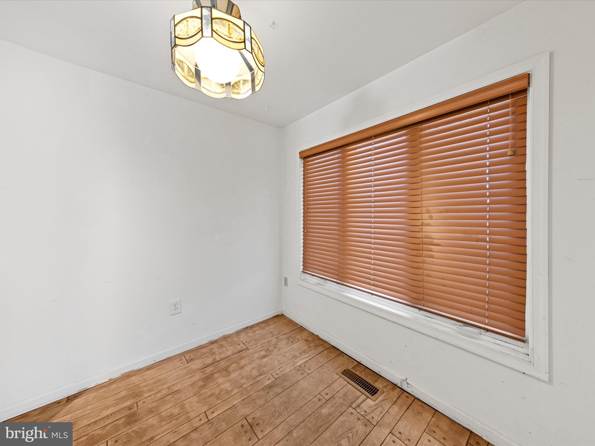 220 MARKET SQUARE 4C