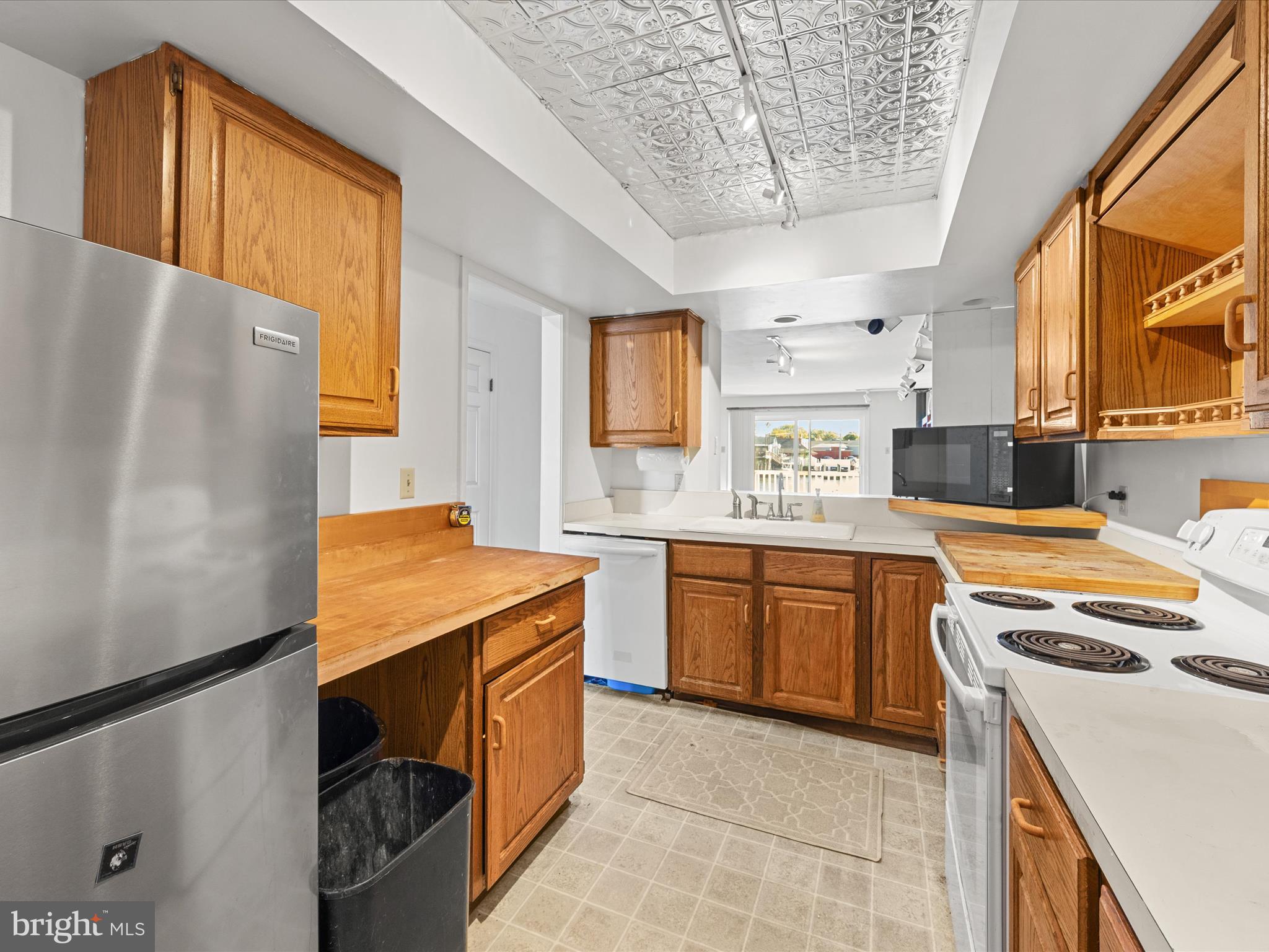 220 MARKET SQUARE 4C
