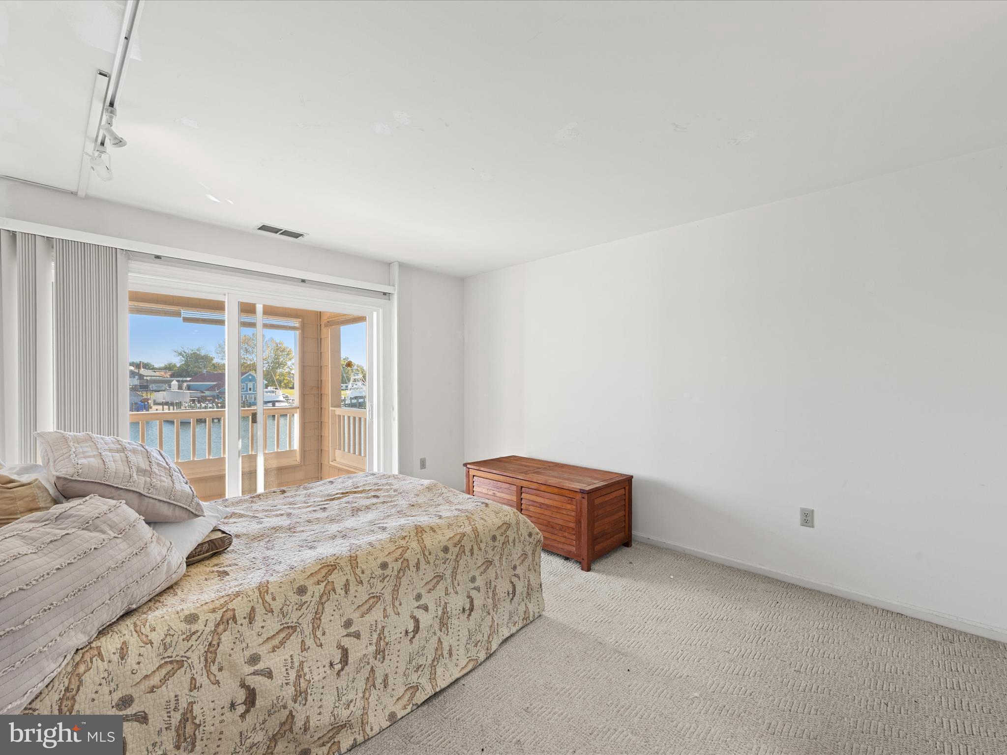 220 MARKET SQUARE 4C