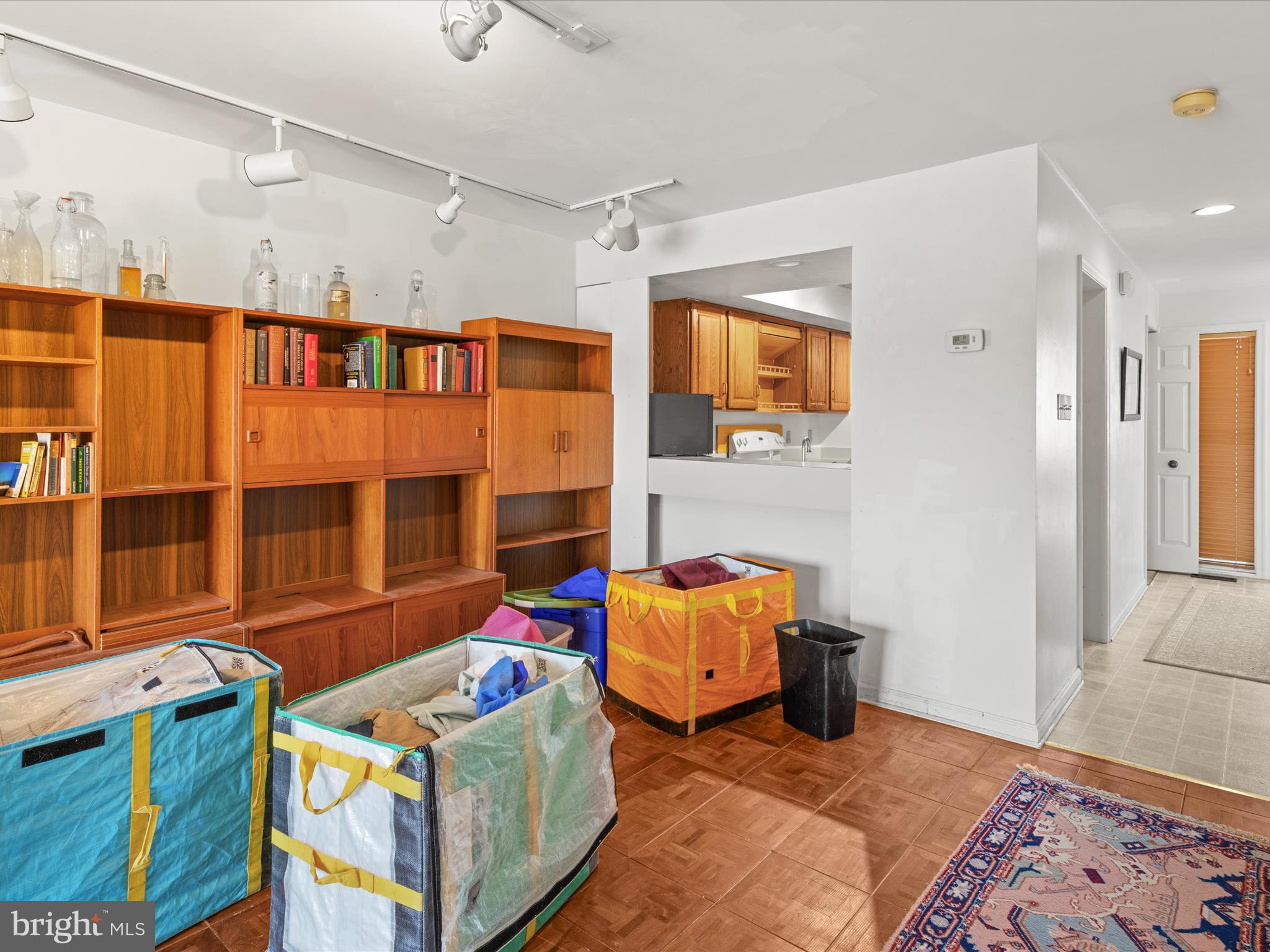 220 MARKET SQUARE 4C