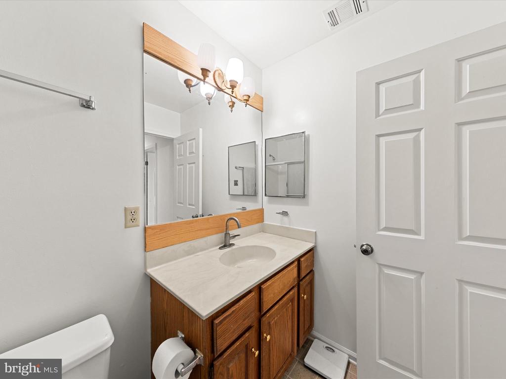 220 MARKET SQUARE 4C