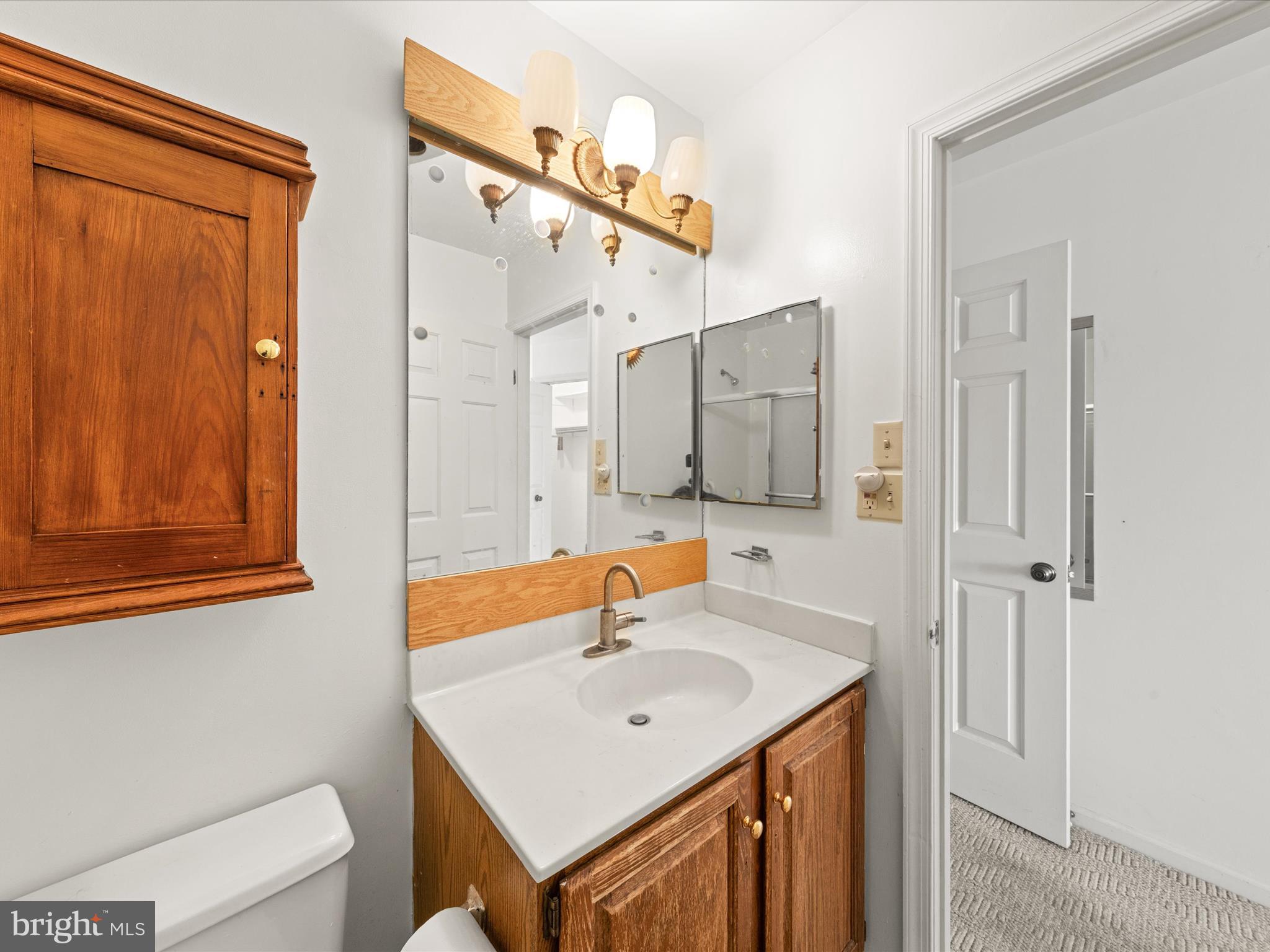 220 MARKET SQUARE 4C