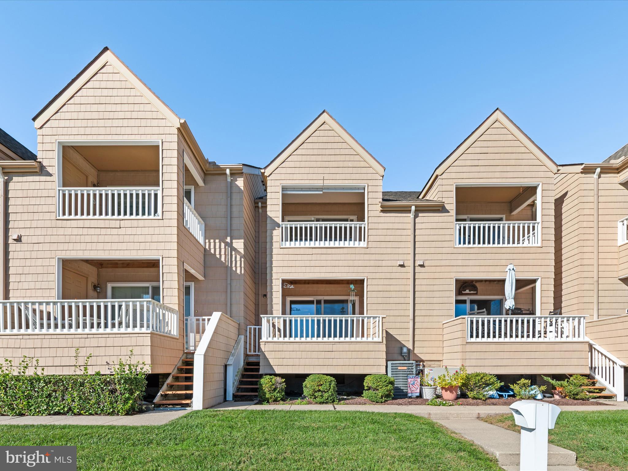 220 MARKET SQUARE 4C