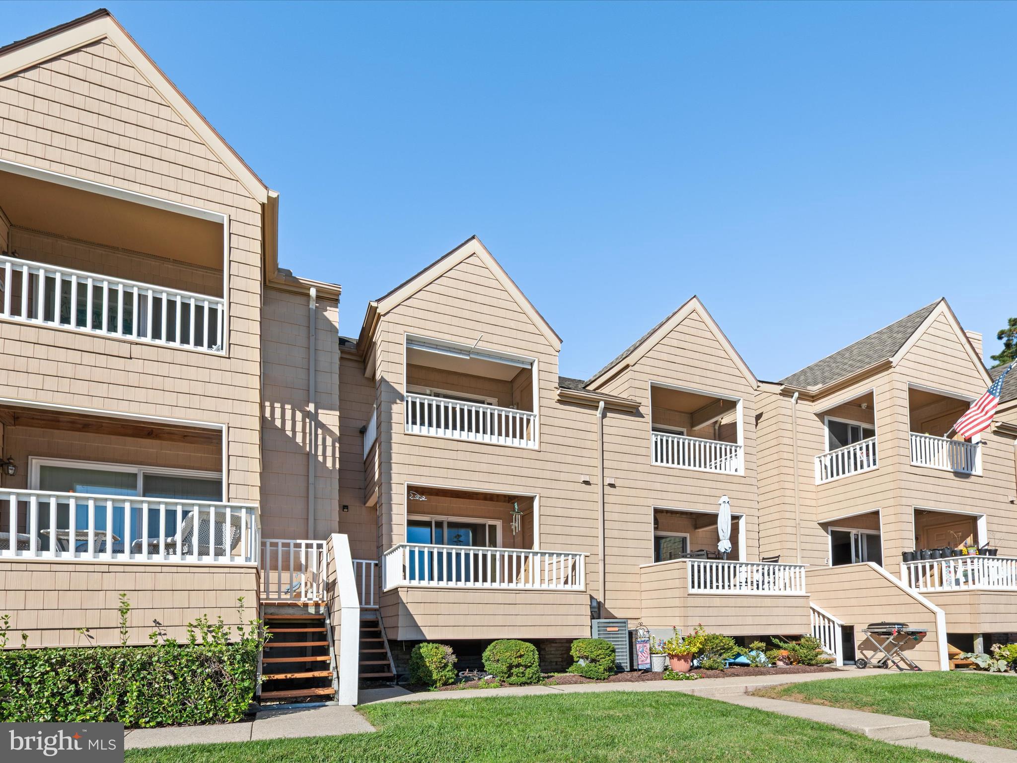 220 MARKET SQUARE 4C