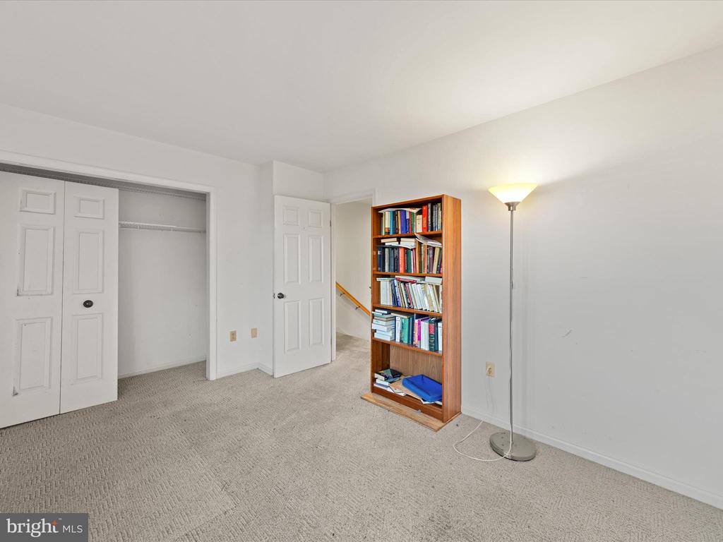 220 MARKET SQUARE 4C