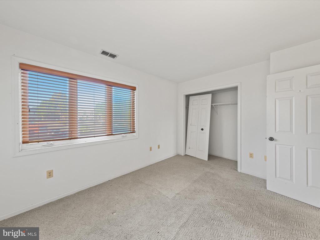 220 MARKET SQUARE 4C