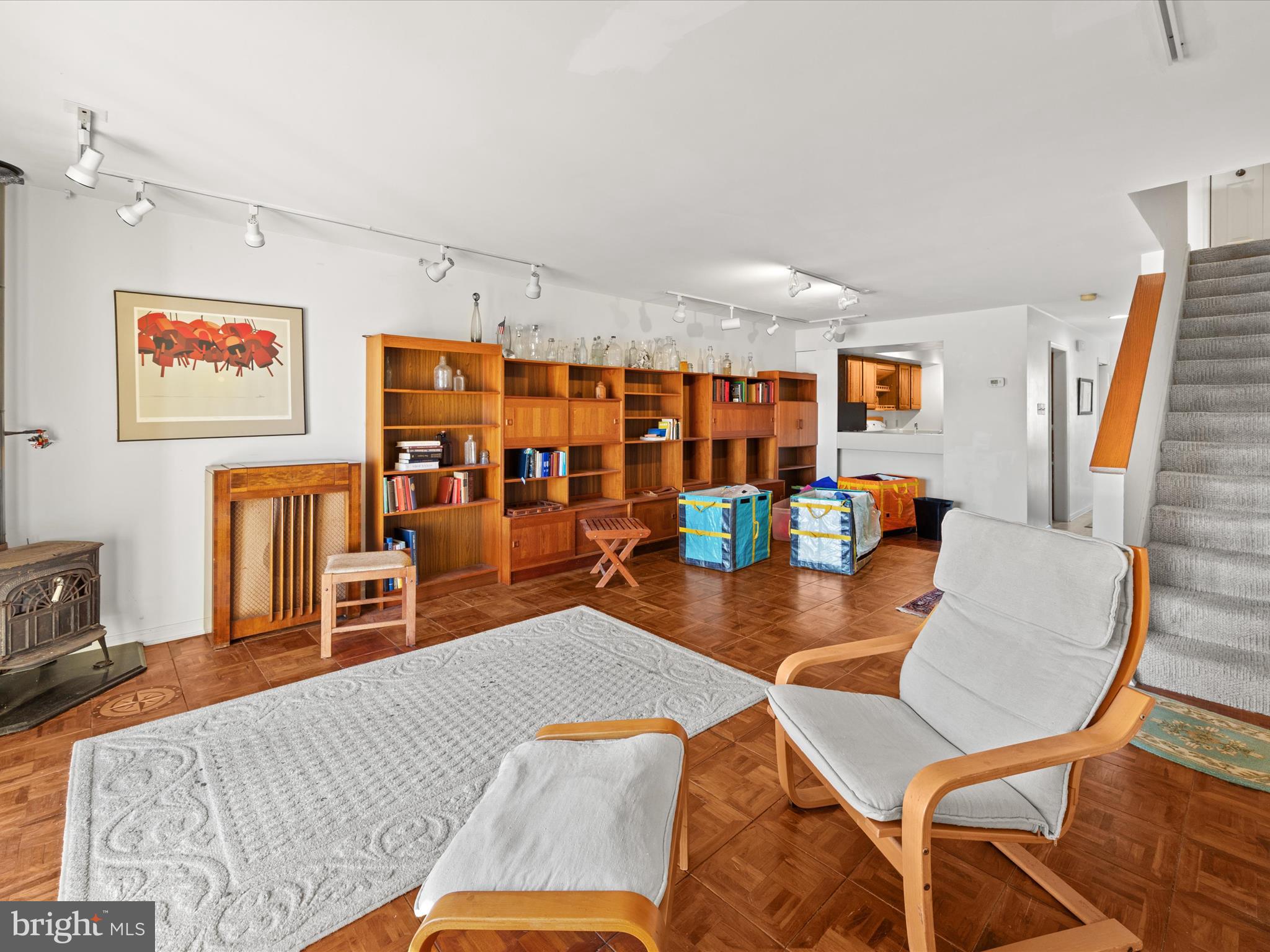220 MARKET SQUARE 4C