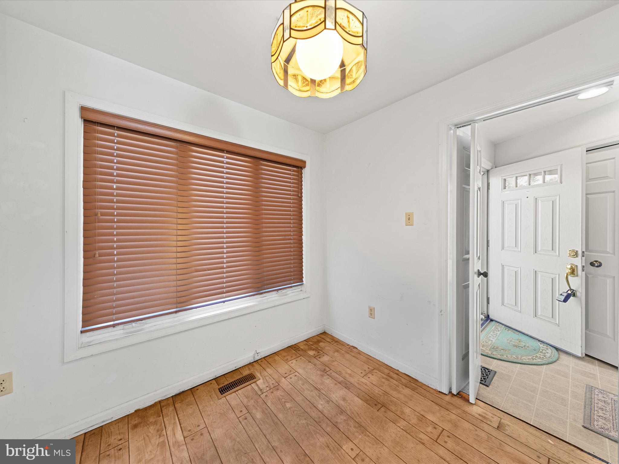 220 MARKET SQUARE 4C