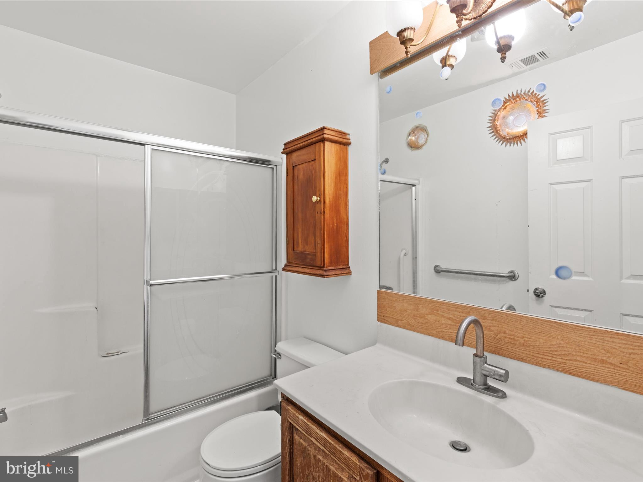 220 MARKET SQUARE 4C