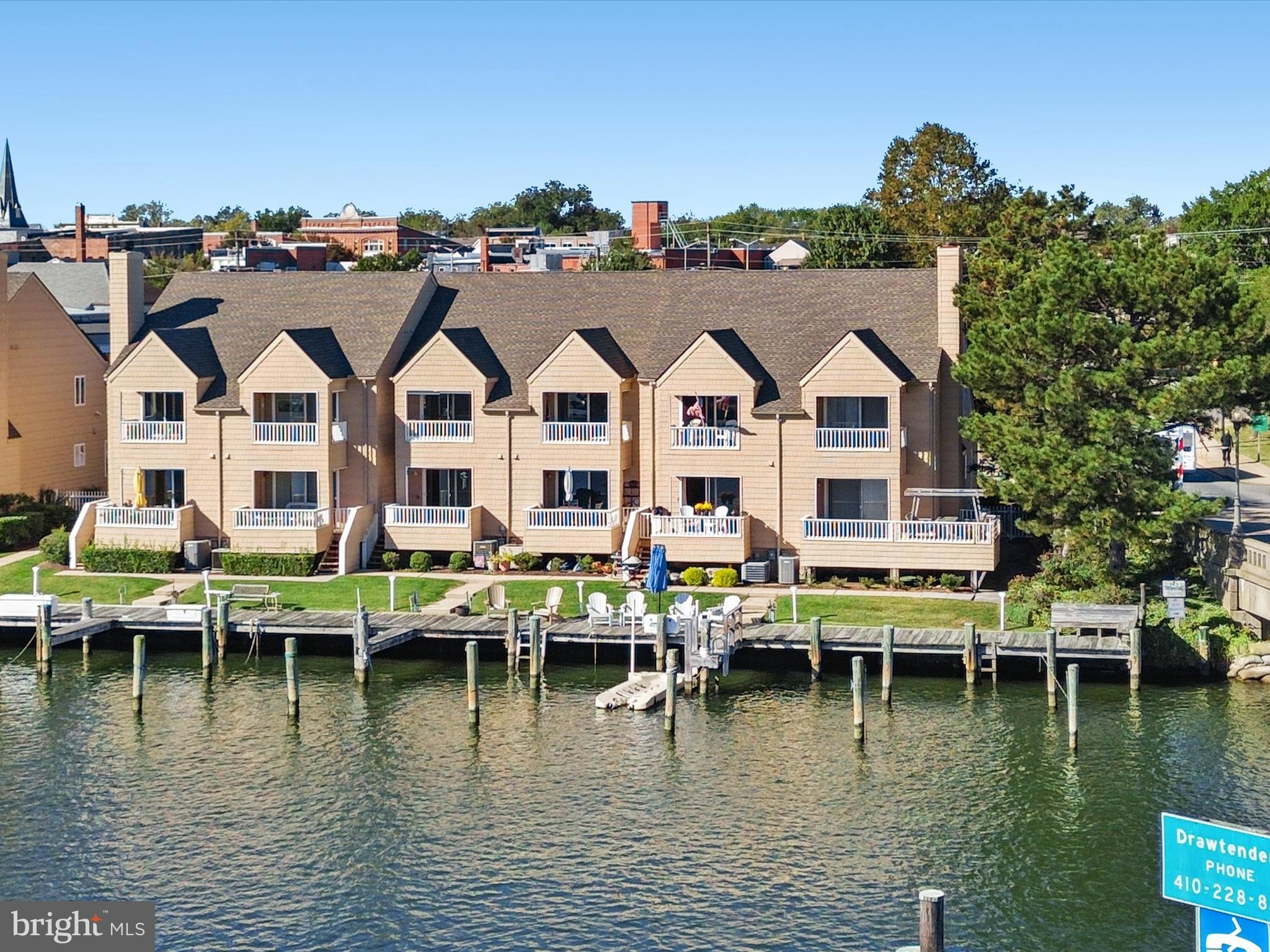 220 MARKET SQUARE 4C
