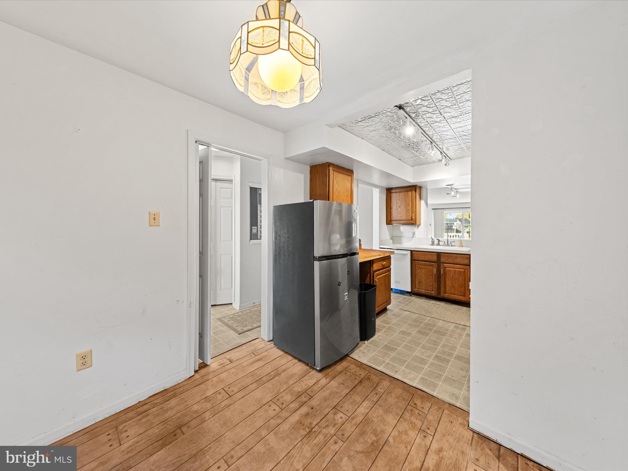 220 MARKET SQUARE 4C