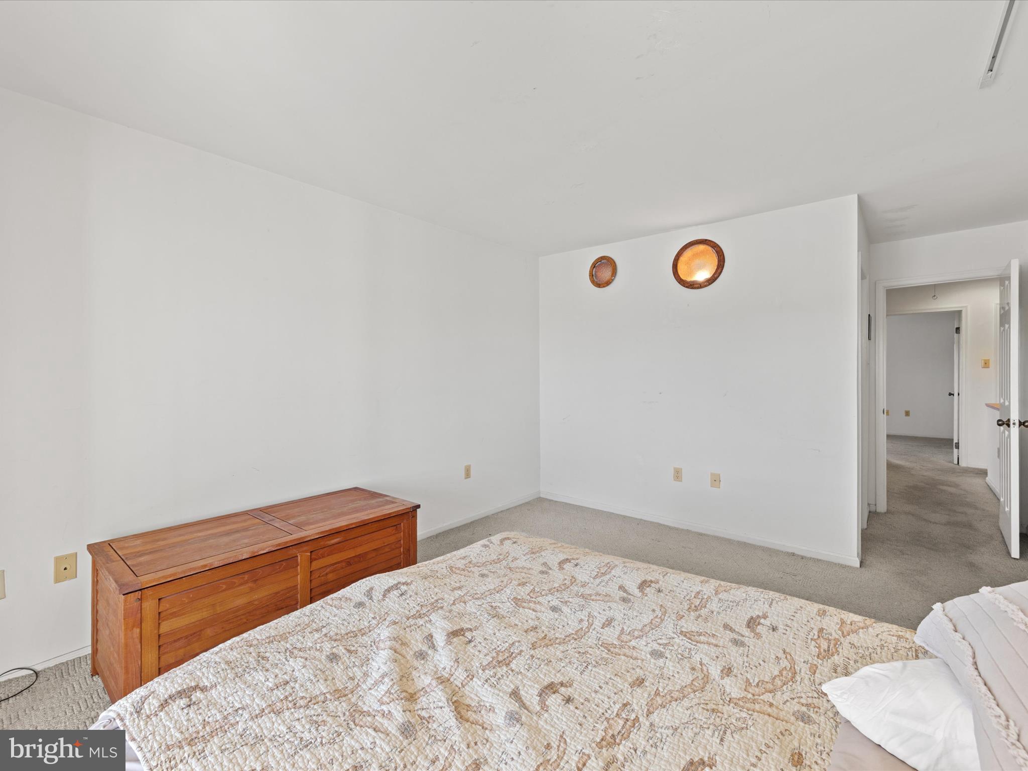 220 MARKET SQUARE 4C