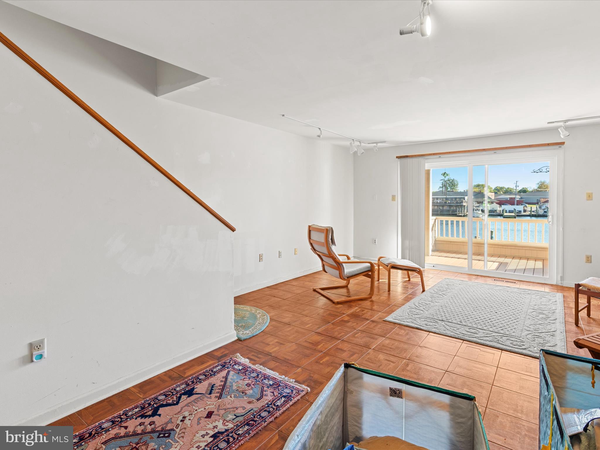 220 MARKET SQUARE 4C
